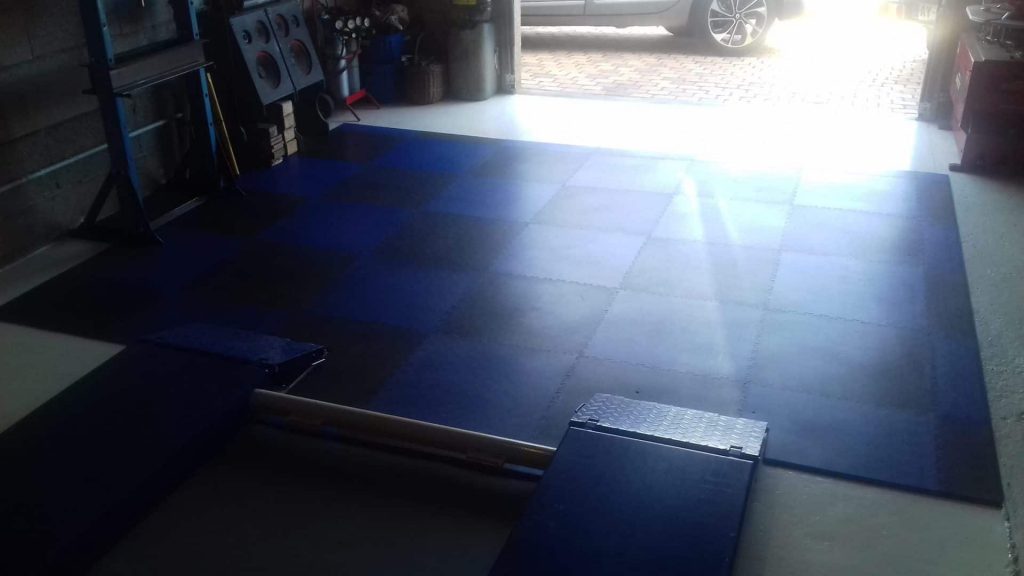 Modročierna podlaha do garáže, Francúzsko